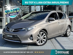 Toyota Auris - 1.8 Hybrid Executive | Trekhaak | Panoramadak | Camera | Stoelverwarming | Navi | Parkeers