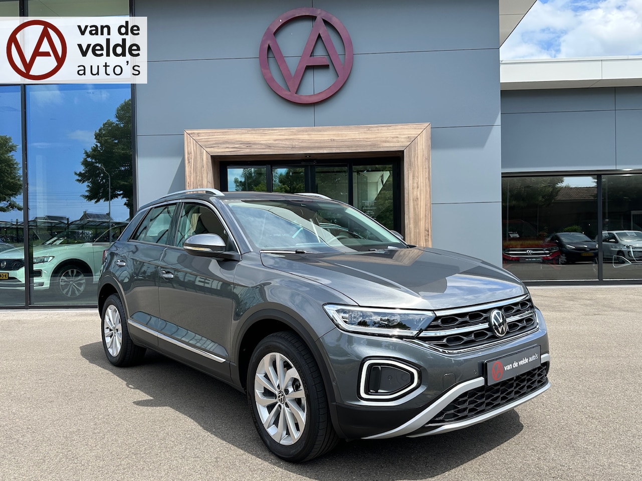 Volkswagen T-Roc - 1.5 TSI 150pk DSG Style Carplay | Camera | Keyless | Elek. Achterklep | Rijklaar incl. gar - AutoWereld.nl