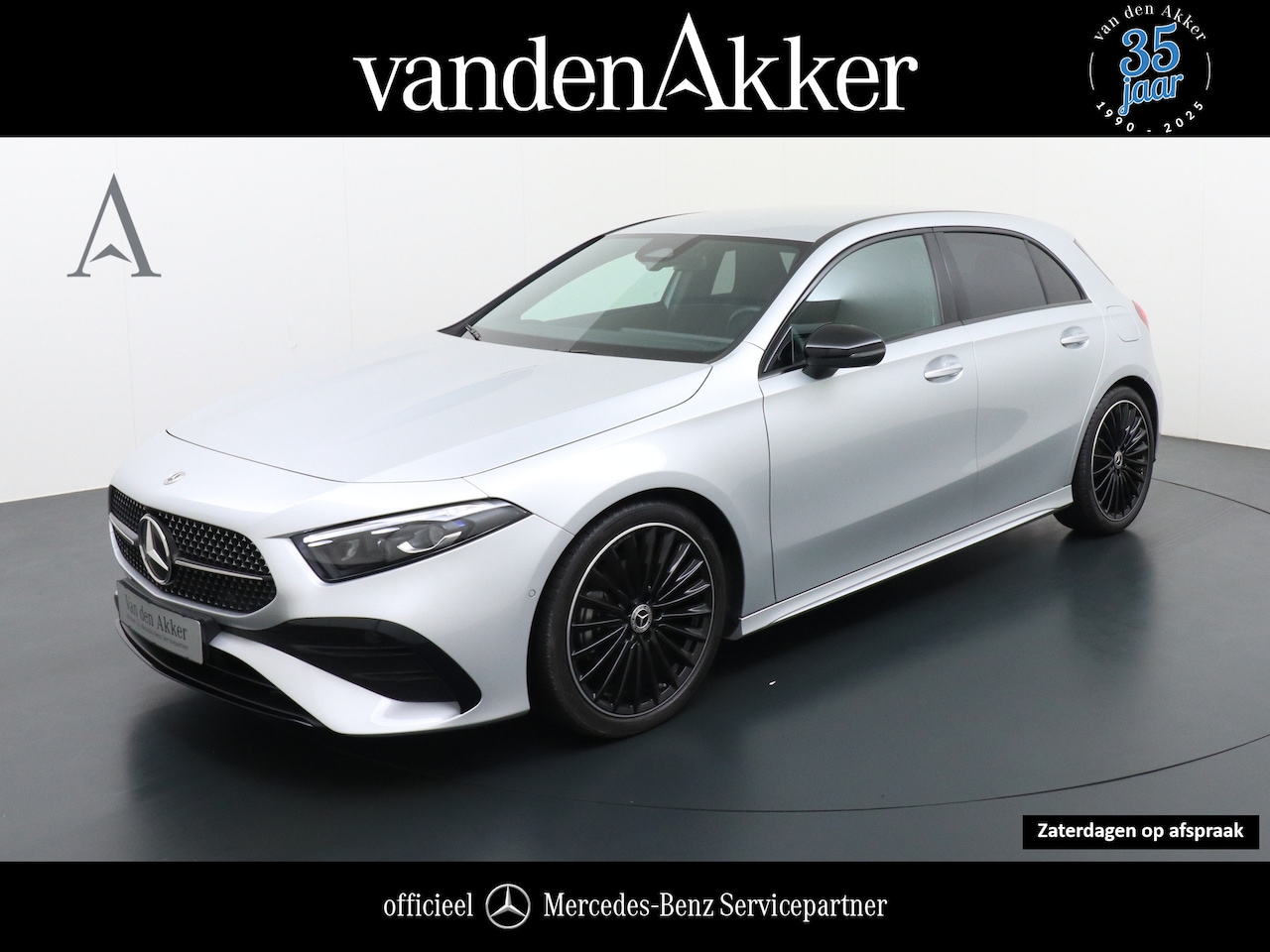 Mercedes-Benz A-klasse - A180 AMG // Multibeam LED // Sfeerverlichting // Adaptief Onderstel // 19" Velgen // Night - AutoWereld.nl