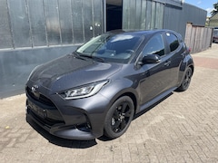 Toyota Yaris - 1.5 Hybrid Dynamic Luxury Bi-Tone | Stoelverwarming | Camera | Lichtmetalen velgen |