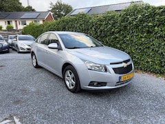 Chevrolet Cruze - 1.8 LS | Airco | Cruise Control | Elekt. Ramen | LMV | PDC | Trekhaak | APK tot 27-09-2025