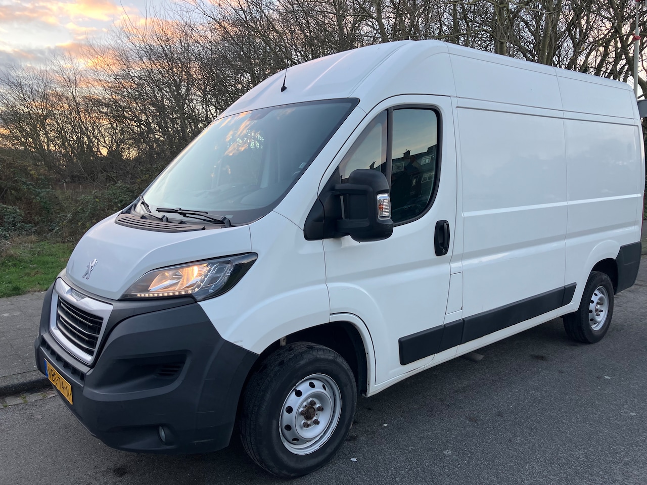 Peugeot Boxer - 330 2.0 BlueHDI L2H2 Premium Pack Gereviseerde motor 31.000KM BTW VERREKENBAAR - AutoWereld.nl