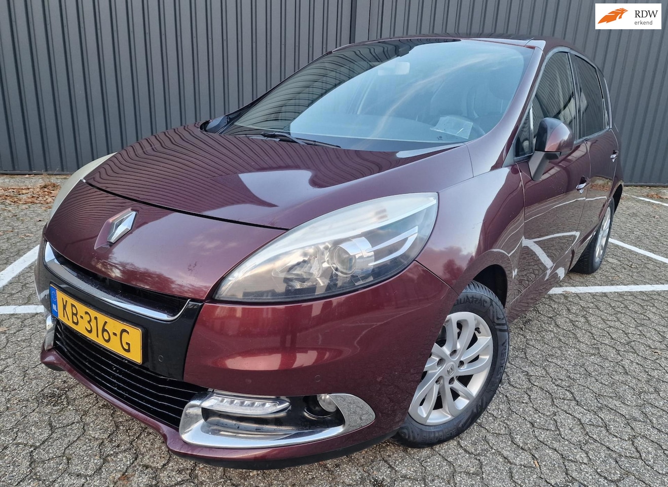Renault Scénic - 1.5 dCi Bose 1.5 dCi Bose, pano-dak, 2x pdc, cruise, navi, trekhaak... - AutoWereld.nl