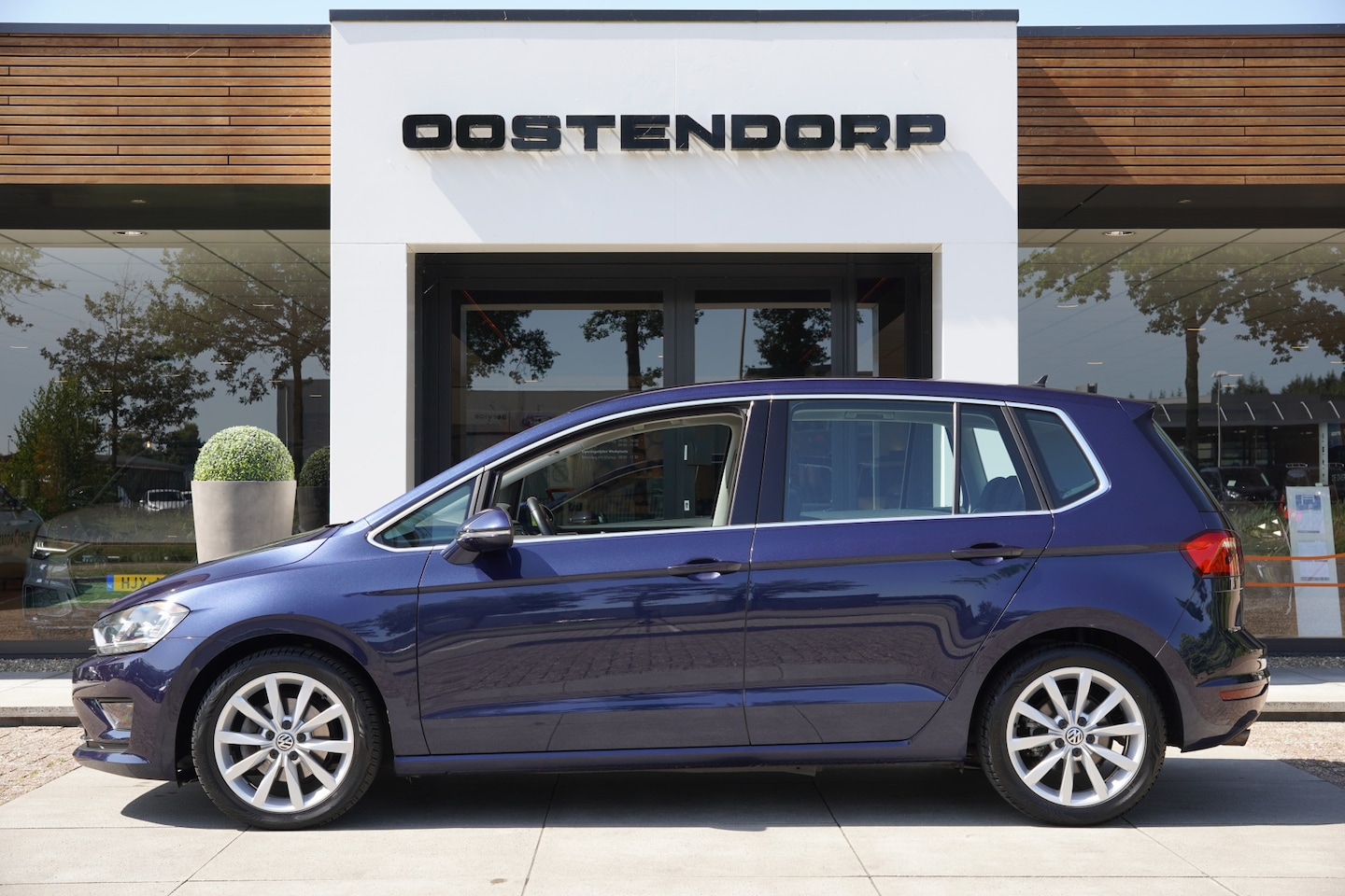 Volkswagen Golf Sportsvan - 1.4TSI/125pk Highline DSG Automaat|2015|Xenon|17"Dijon+AllSeason|Trekhaak|Navi|Cruise|Clim - AutoWereld.nl
