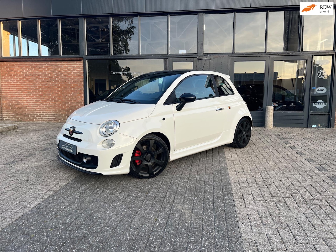 Fiat 500 Abarth - 1.4-16V Milltek uitlaat, Pano, Airco - AutoWereld.nl