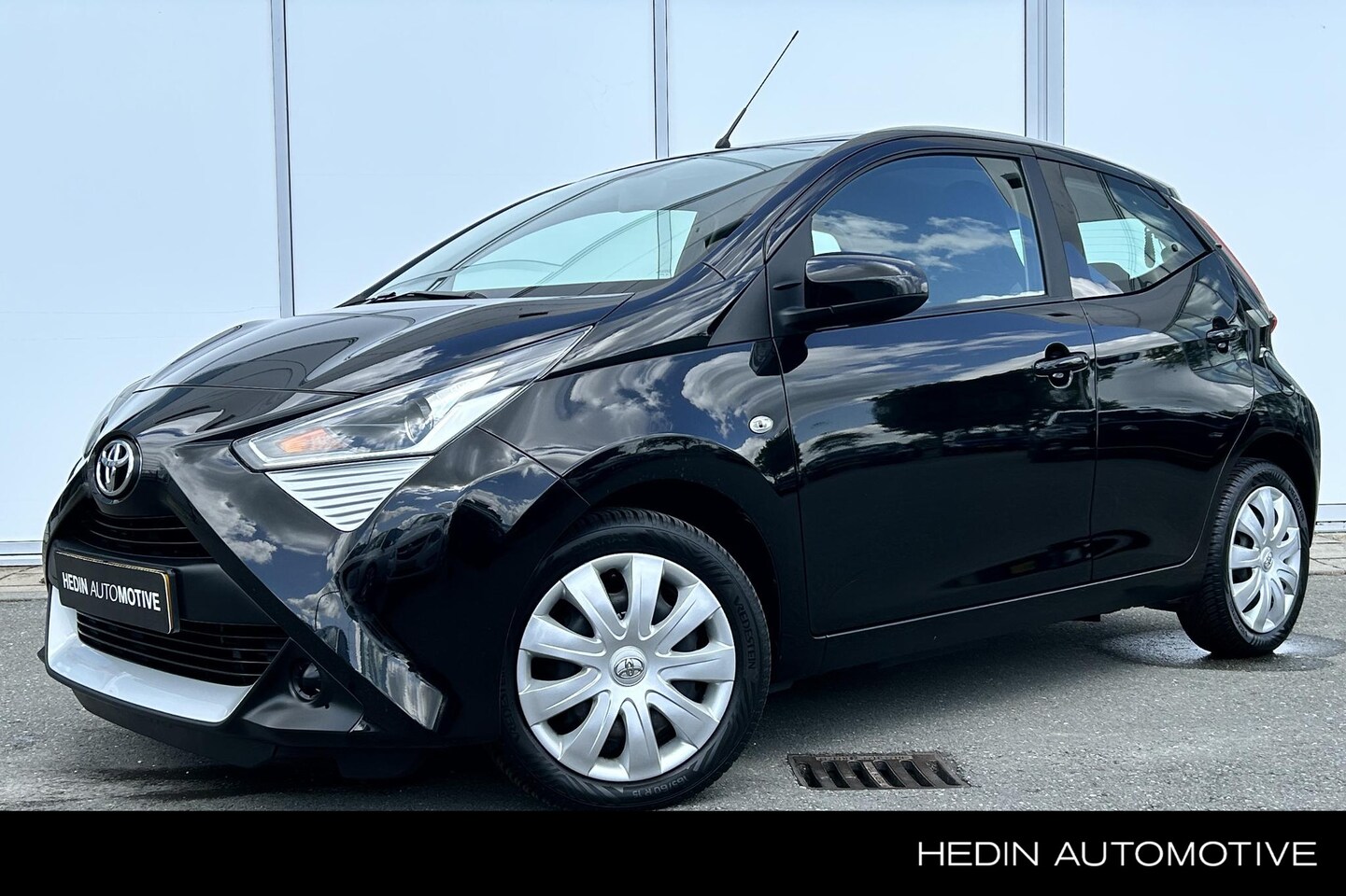 Toyota Aygo - 1.0 VVT-i x-play | Navigatie via App | Camera | Airco | Apple Carplay/Android Auto | All S - AutoWereld.nl
