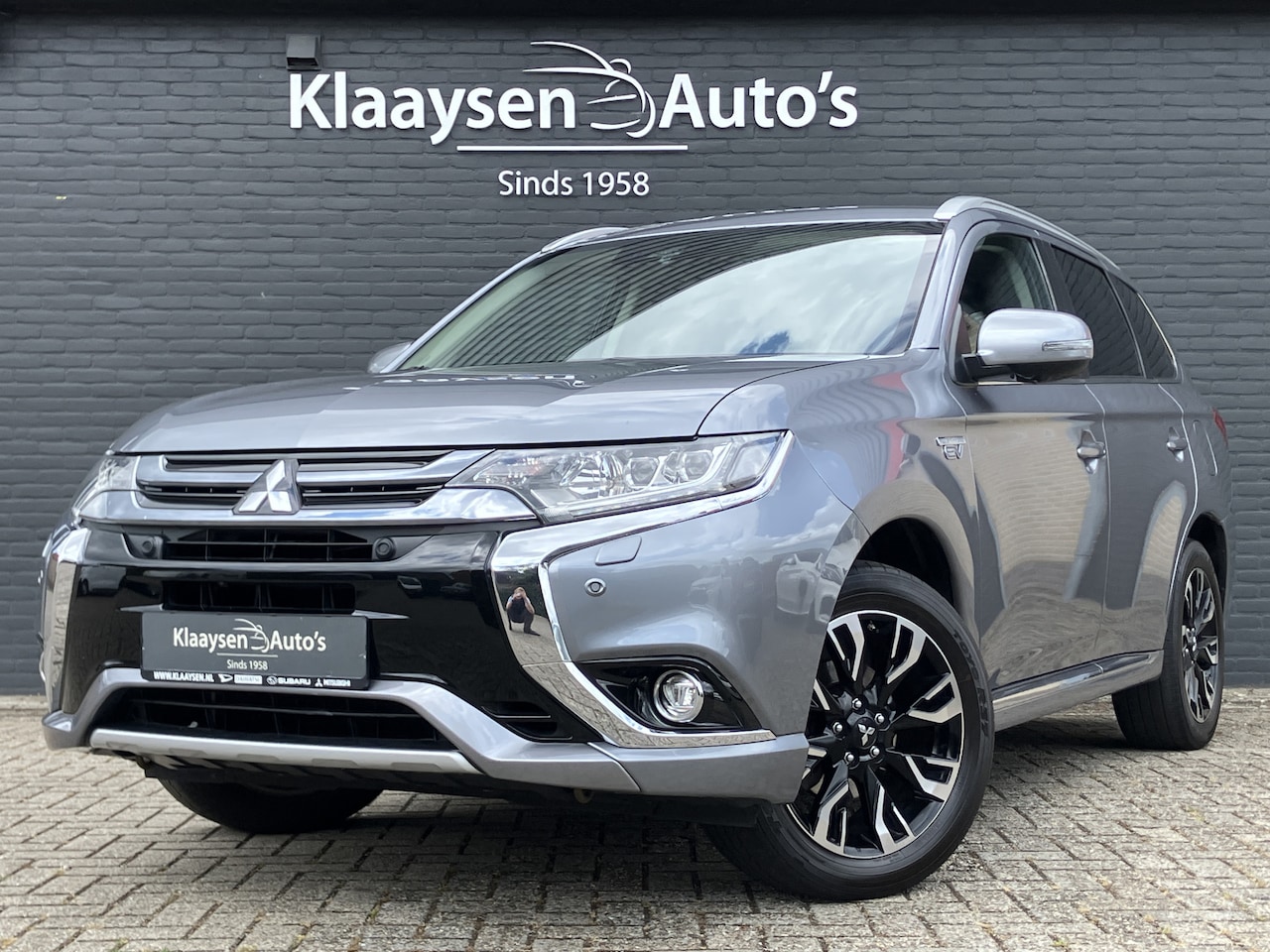 Mitsubishi Outlander - 2.0 PHEV Instyle+ 203 pk 4WD AUT. | 1e eigenaar | dealer onderhouden | navigatie | trekhaa - AutoWereld.nl