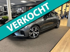 Volvo V60 - 2.0 T8 Twin Engine AWD R-Design 300pk / Leder / camera / trekhaak / Harman-Kardon