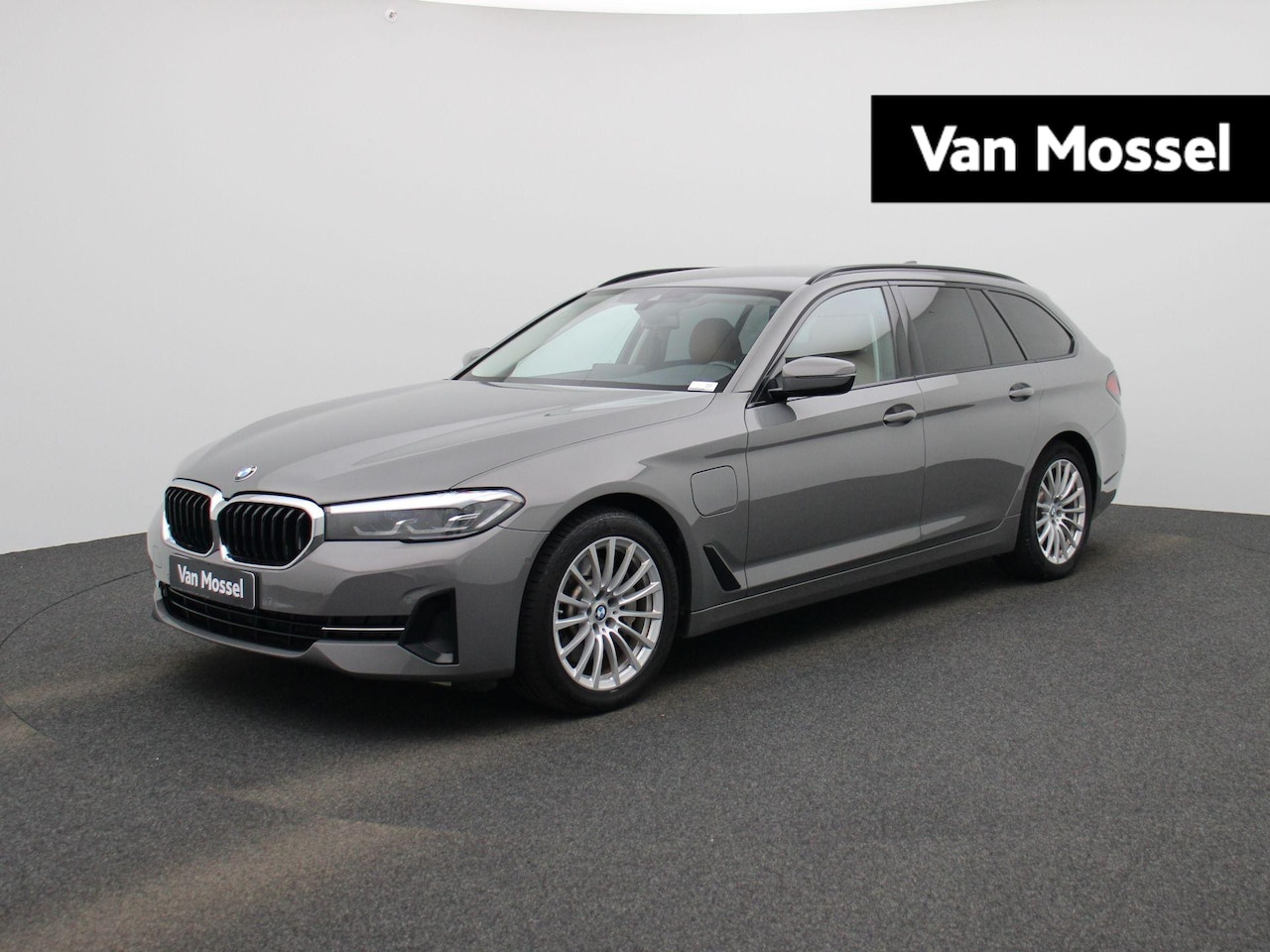 BMW 5-serie Touring - 530e Executive | Automaat | Trekhaak! | Cognac-Leder | Navigatie | Apple Carplay / Android - AutoWereld.nl