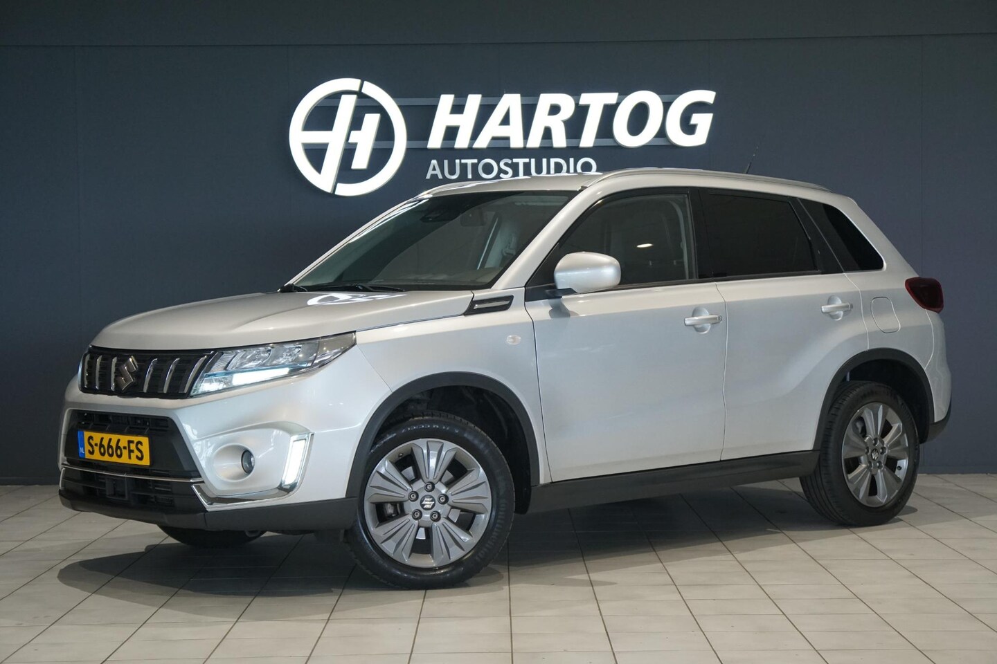 Suzuki Vitara - 1.4 Boosterjet Select Smart Hybrid + STOELVERWARMING / CAMERA - AutoWereld.nl