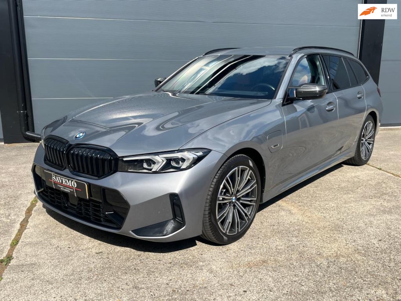 BMW 3-serie Touring - 320e Facelift / Elektrische trekhaak / adaptieve cruise / stoelverwarming / M pakket / - AutoWereld.nl