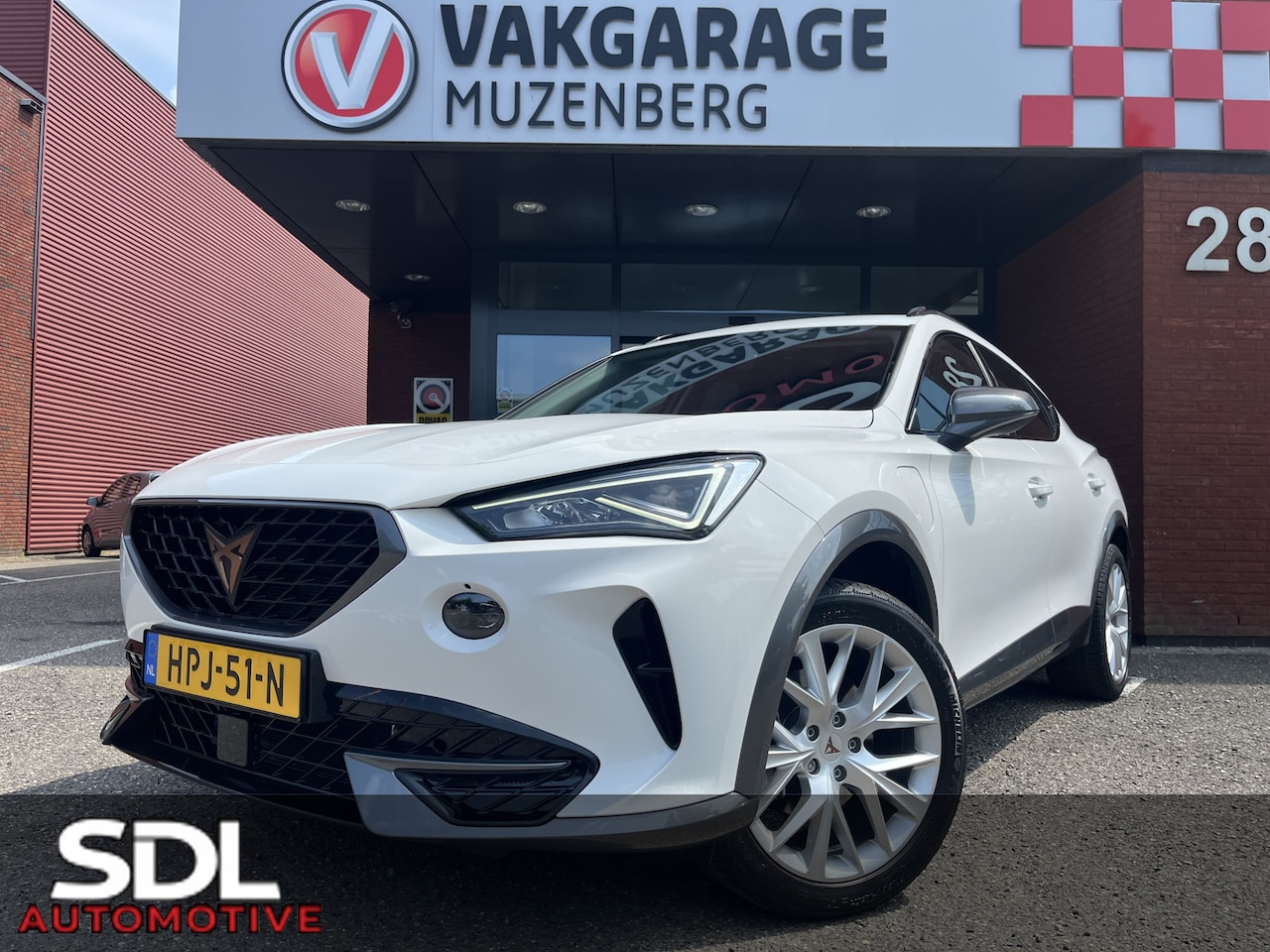 CUPRA Formentor - 1.4 e-Hybrid Business // FULL LED // ADAPT. CRUISE // HALF LEDER // CAMERA+SENSOREN // NAV - AutoWereld.nl