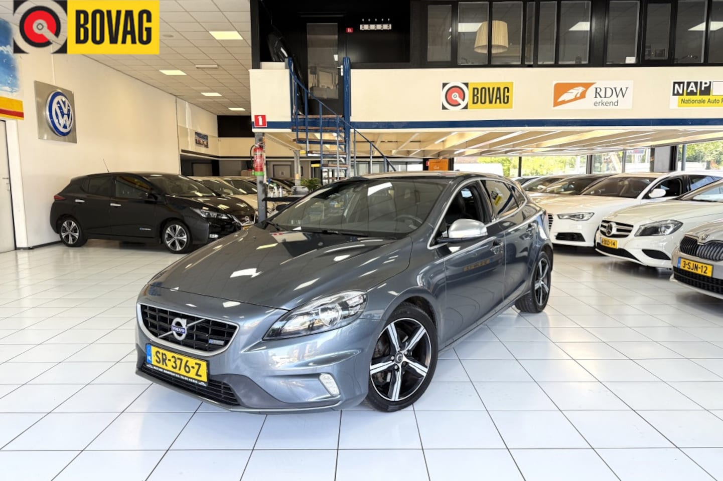 Volvo V40 - 1.6 T4 R-Design Bovag Garantie - AutoWereld.nl