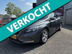 Volvo V40 - 1.6 T3 Kinetic Panorama | Afn. Trekhaak | Navigatie