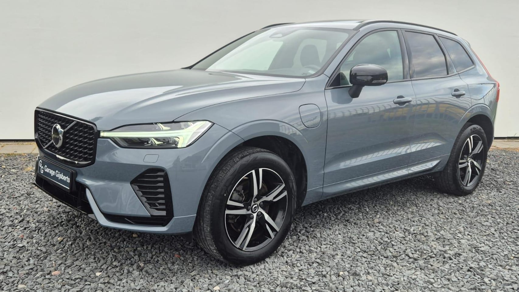Volvo XC60 - 2.0 T6 Plug-in hybrid AWD R-Design Trekhaak - Achterbank verwarming - Park Assist Pack - L - AutoWereld.nl