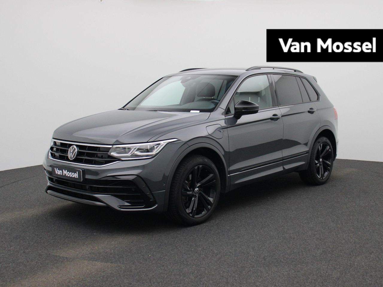 Volkswagen Tiguan - 1.4 TSI eHybrid R-Line Business+ | 245 PK | Plug-In | Black Style | Navigatie PRO (Groot S - AutoWereld.nl