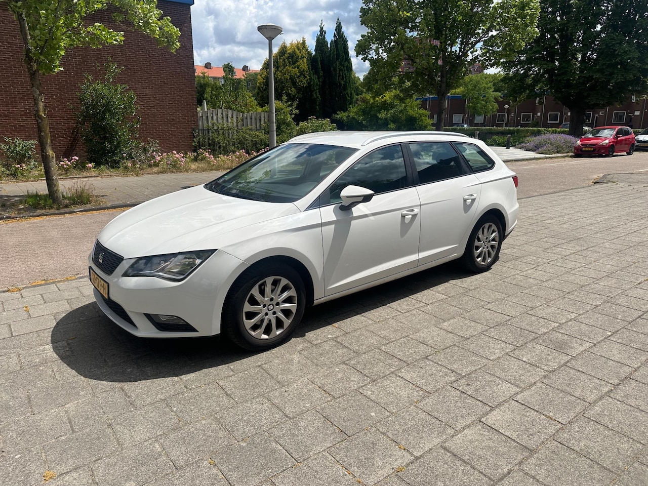 Seat Leon - 1.4 TSI Style Business NW APK Snow White - AutoWereld.nl