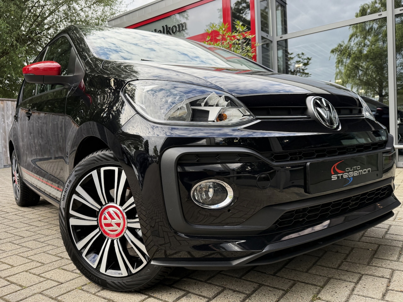 Volkswagen Up! - 1.0 TSI 90PK *!* PANODAK/ BEATS/ NAVI/ 16 INCH/ CRUISE *!* - AutoWereld.nl