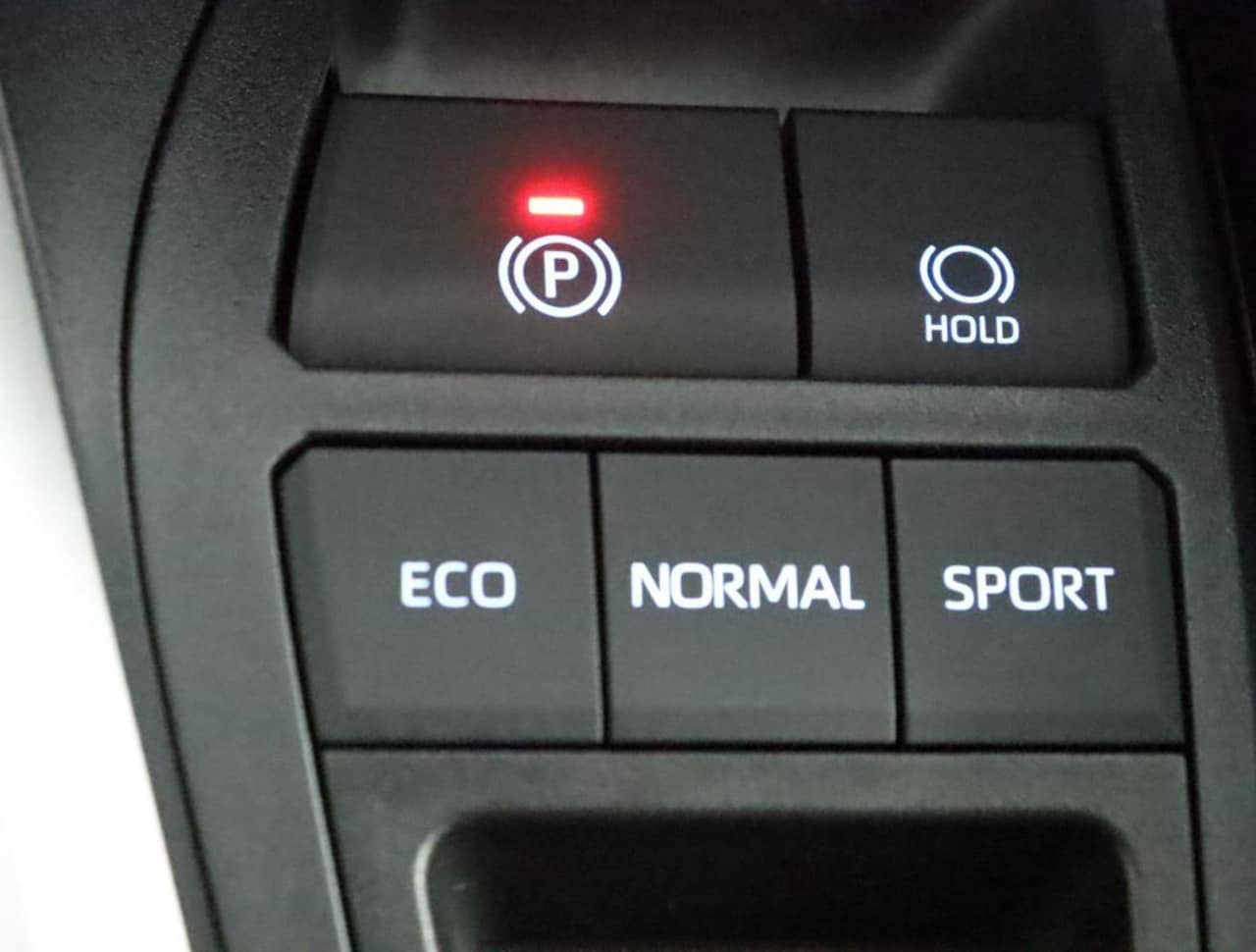 Toyota RAV4 - 2.5 Hybrid First Edition | Navigatie | Parkeer sensoren | Stoelverwarming | Stuurwielverwa - AutoWereld.nl