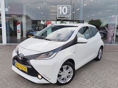 Toyota Aygo - 1.0 VVT-i x-sport | Navi | Lichtmetalen Velgen | Achteruitrijcam