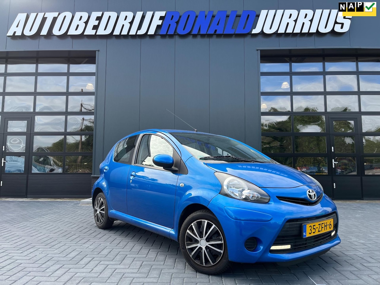 Toyota Aygo - 1.0 VVT-i Aspiration NL.Auto/Airco/elc.pakket/5 deurs - AutoWereld.nl