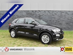 Volkswagen T-Roc - 1.5 TSI Style Business Trekhaak Navi Carplay stoel/stuur verwarming el-achterklep