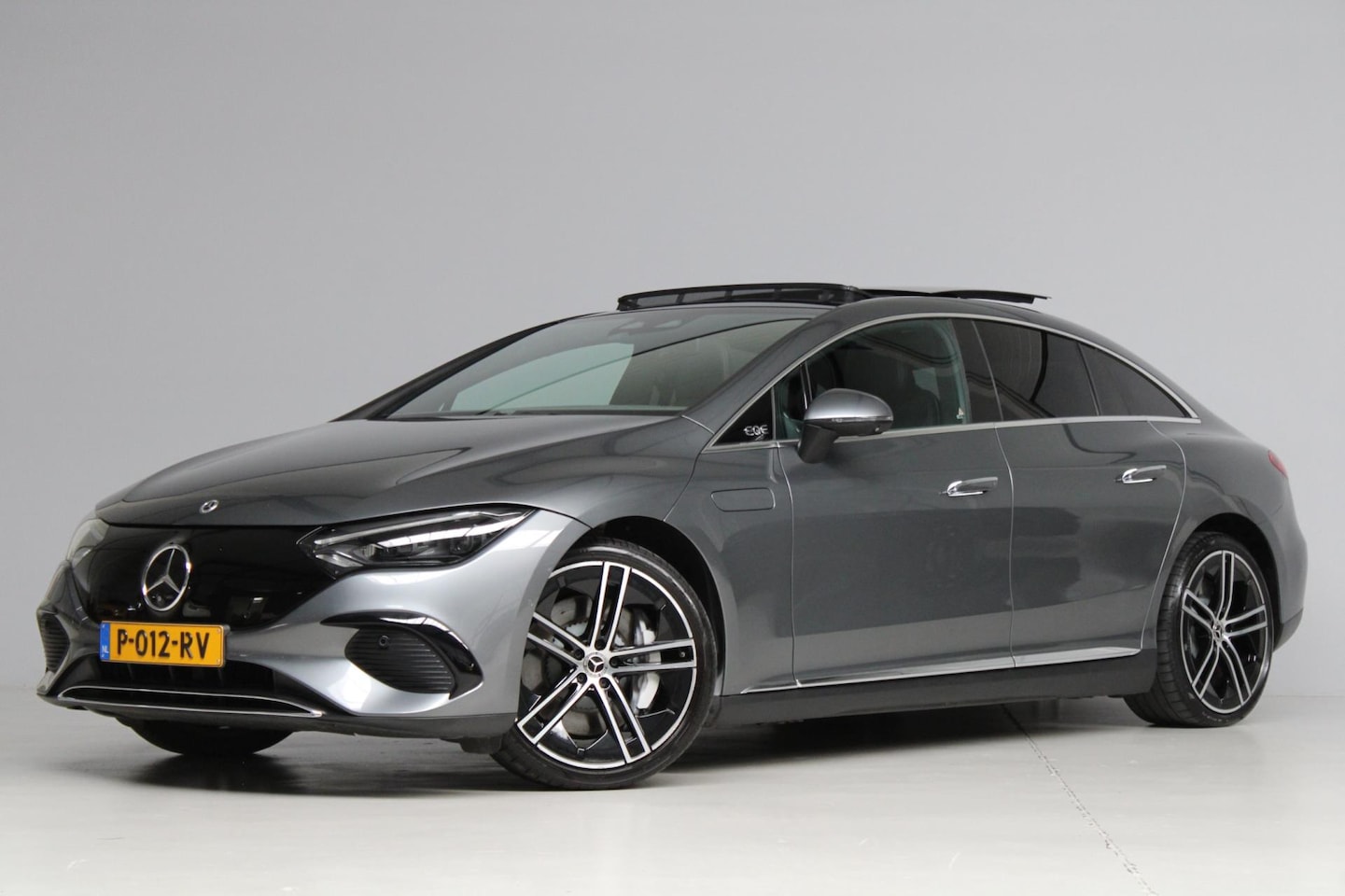 Mercedes-Benz EQE - 350+ | burmester | panoramadak | 360 camera | luchtvering | adap. cruise | keyless entry | - AutoWereld.nl