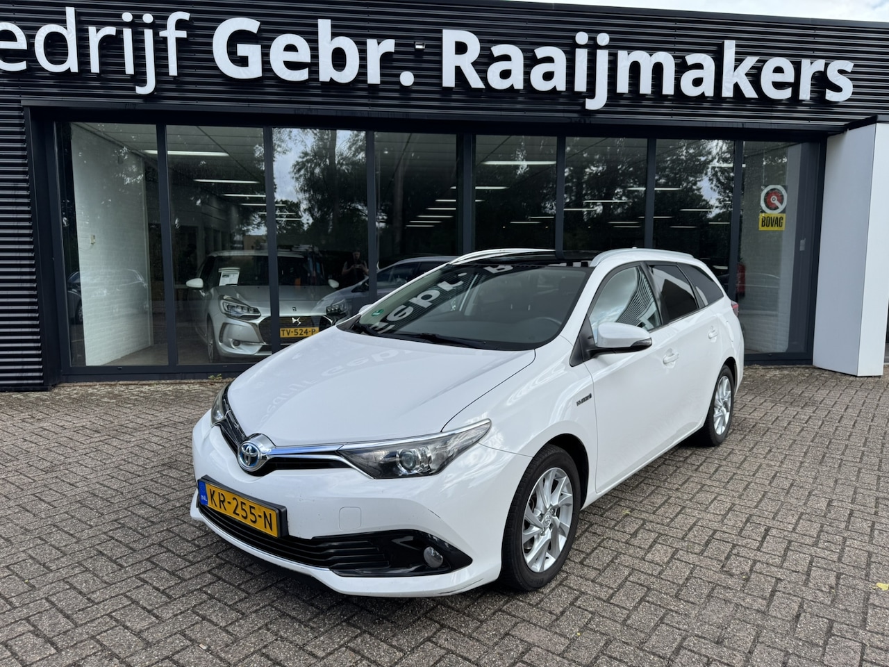 Toyota Auris Touring Sports - 1.8 Hybrid Trend*Panoramadak*Navi*EXPORTPRIJS* - AutoWereld.nl