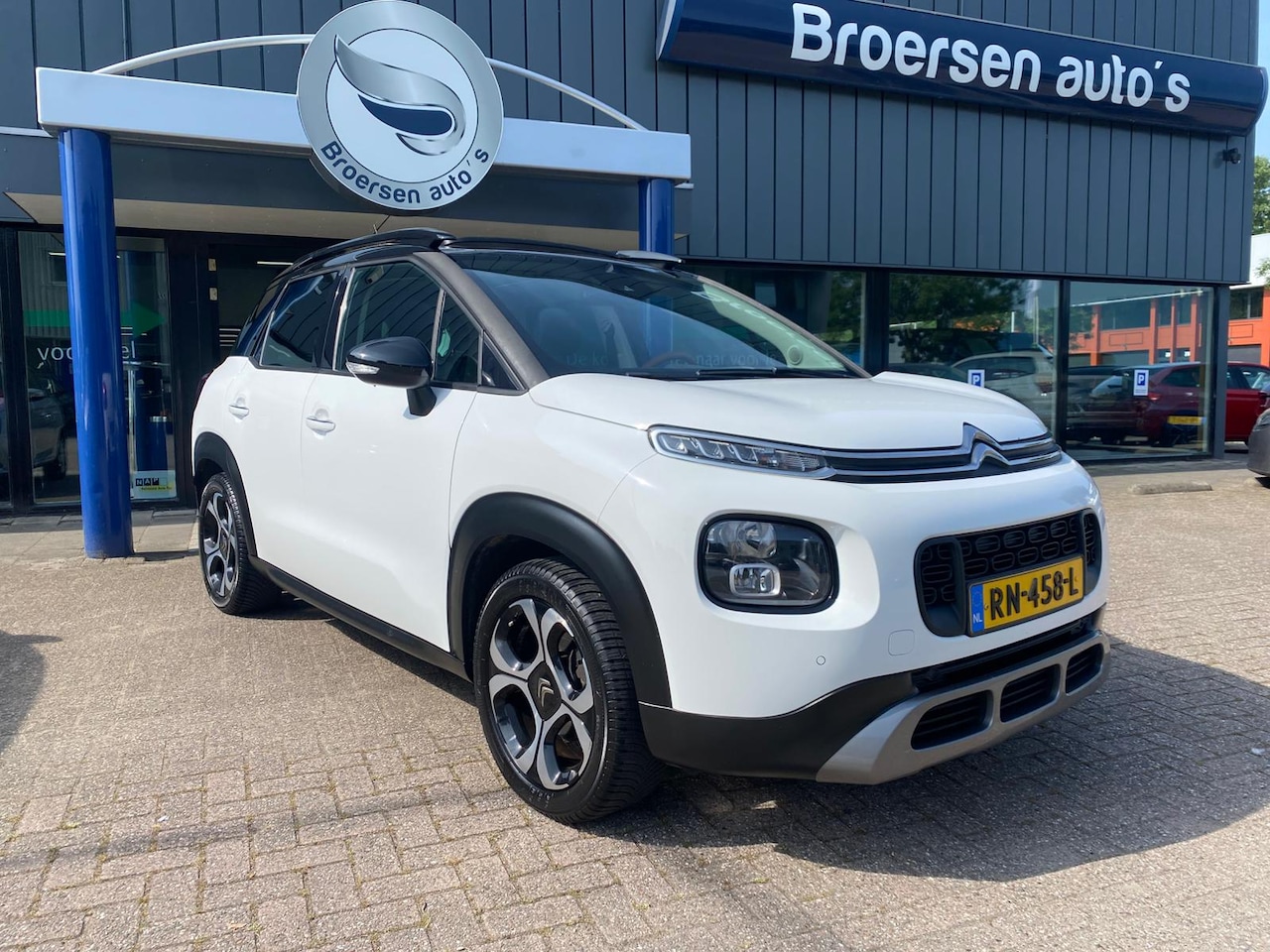 Citroën C3 Aircross - 1.2 PureTech 110pk S&S Shine met Pano, Trekhaak en Camera - AutoWereld.nl