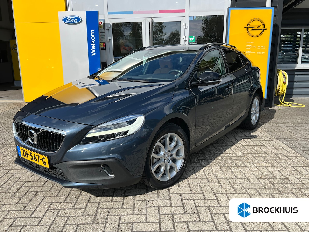 Volvo V40 Cross Country - 1.5 T3 Polar+ Luxury | PANORAMADAK| LEDER| STOELVERWARMING| STANDKACHEL| CAMERA - AutoWereld.nl