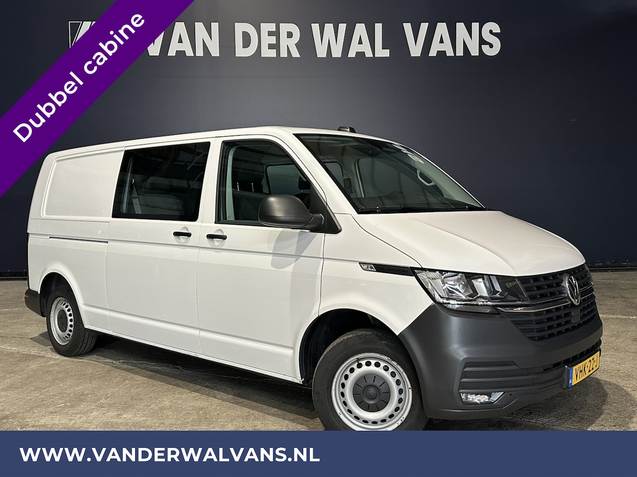 Volkswagen Transporter - 2.0 TDI L2H1 Euro6 Airco | Apple Carplay | Android Auto | 5-Zits | 2200kg Trekhaak Cruisec - AutoWereld.nl
