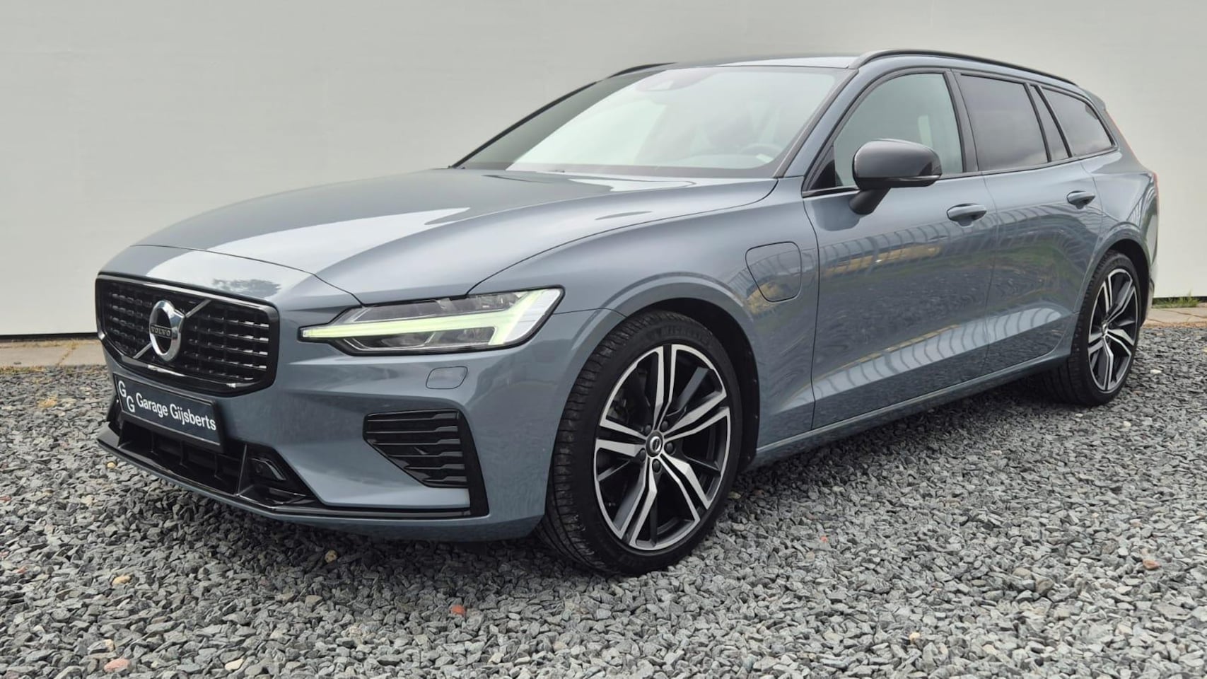 Volvo V60 - 2.0 T6 Recharge AWD R-Design 2.0 T6 Recharge AWD R-Design - AutoWereld.nl