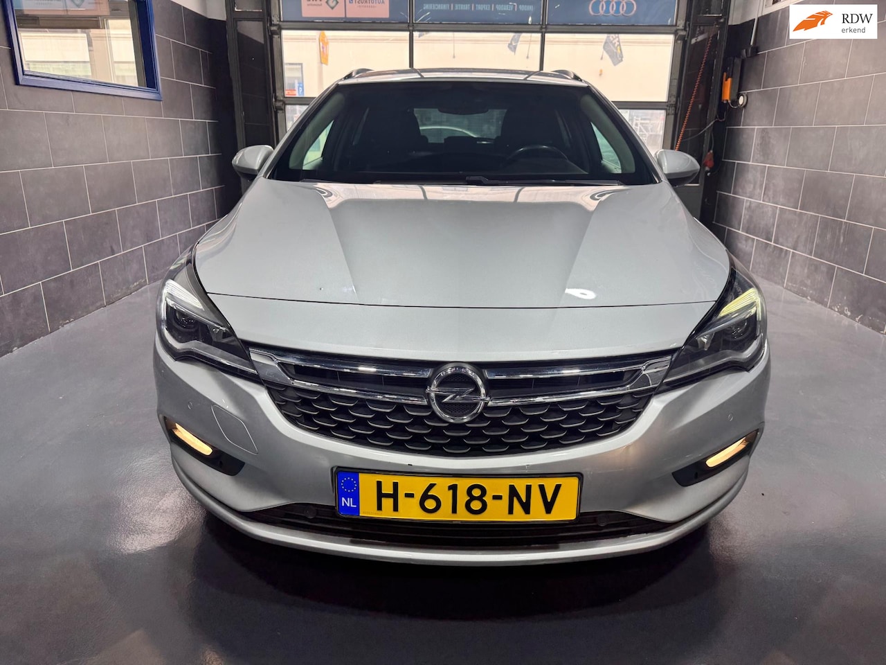 Opel Astra Sports Tourer - 1.6 CDTI - Automaat - Carplay - Bleutooth - Achteruitrij Camera - Cruise - Airco - Xenon - AutoWereld.nl