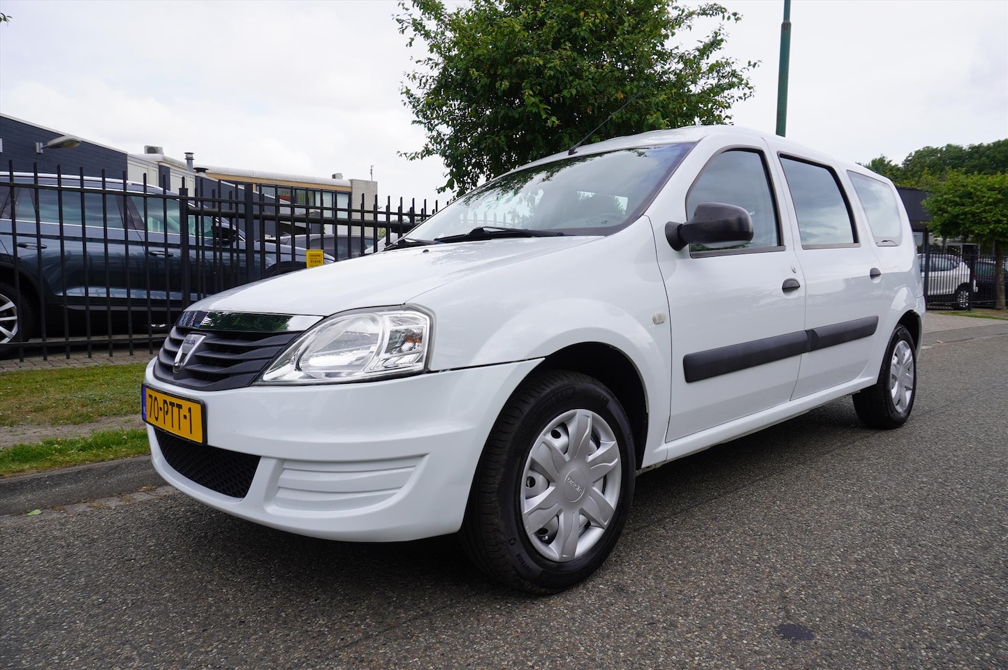 Dacia Logan - 1.6 MPI 85 pk 5p Airco Thaak MOOI - AutoWereld.nl
