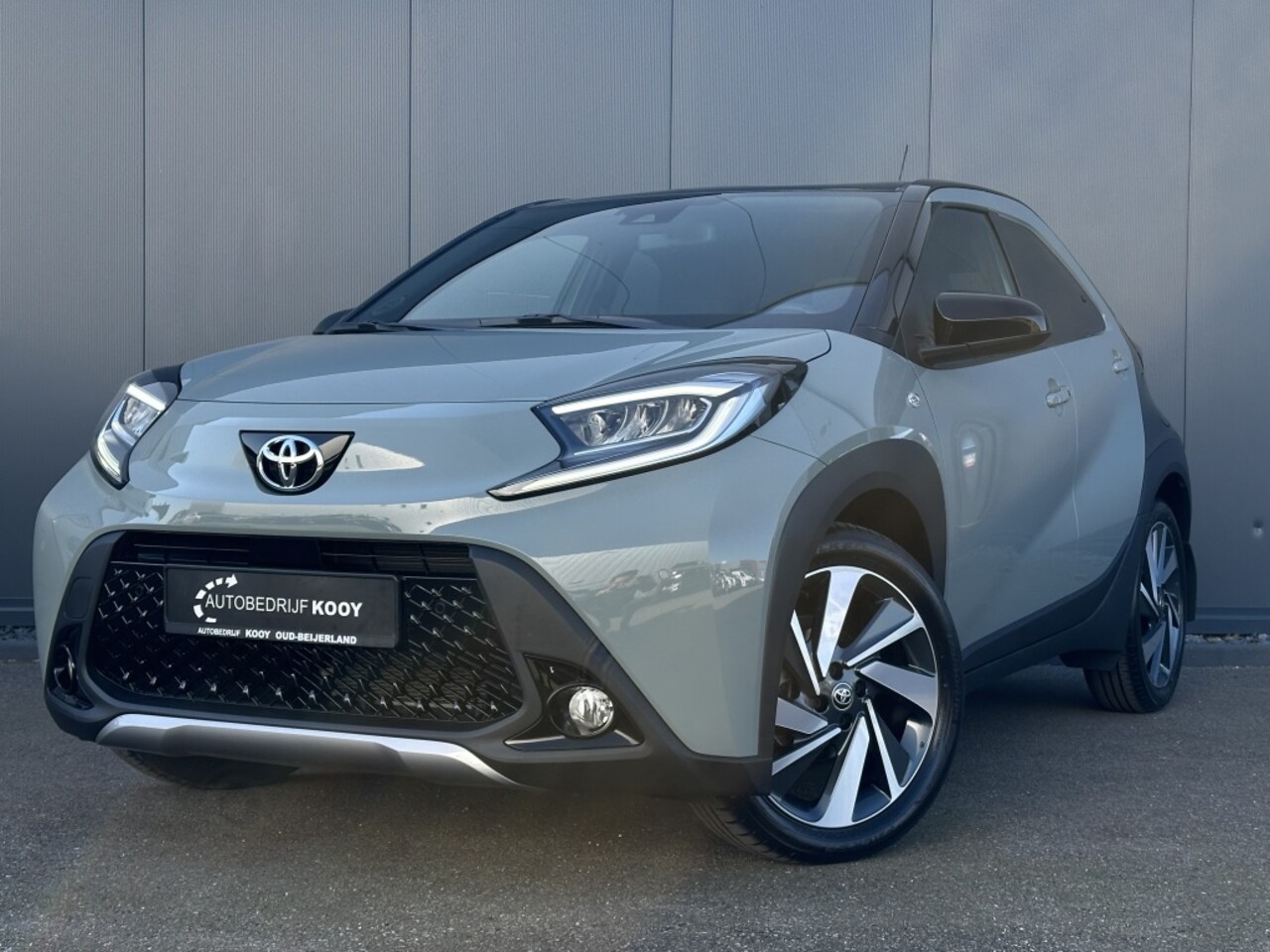 Toyota Aygo X - 1.0 VVT-i Envy / Groot scherm / Draadloze Carplay / Keyless - AutoWereld.nl