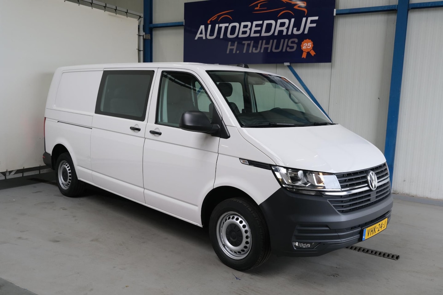 Volkswagen Transporter - 2.0 TDI L2H1 30 DC 2.0 TDI L2H1 30 DC - AutoWereld.nl