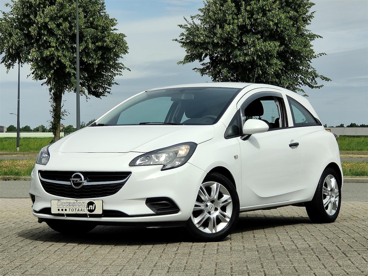 Opel Corsa - 1.2 | 3Drs | Airco - AutoWereld.nl
