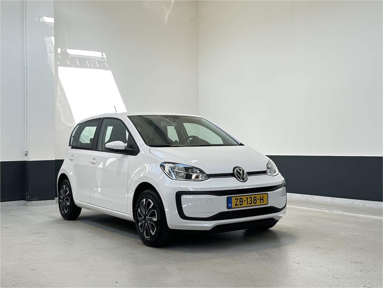 Volkswagen Up! - 1.0 BMT move up! | NL | 1e Eig. | 5-DRS | Airco | LED | Bluetooth | - AutoWereld.nl