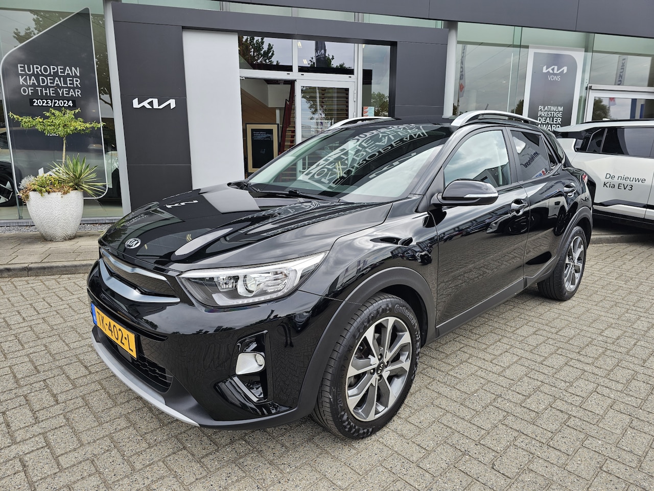 Kia Stonic - 1.0 T-GDi DynamicLine Navigatie | Climate | 17 Inch Info Daan 0492-588964 - AutoWereld.nl