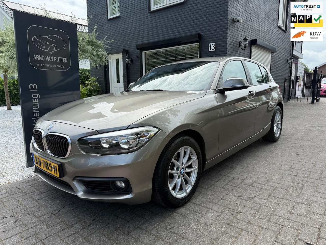 BMW 1-serie - 116i Essential - Navigatie - Airco - Cruise - AutoWereld.nl
