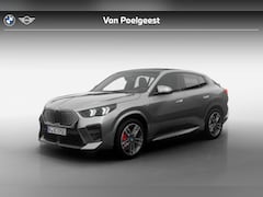 BMW iX2 - eDrive20 M Sport Edition | M Sport Pro | Innovation Pack | Trekhaak | Glazen Panoramadak |