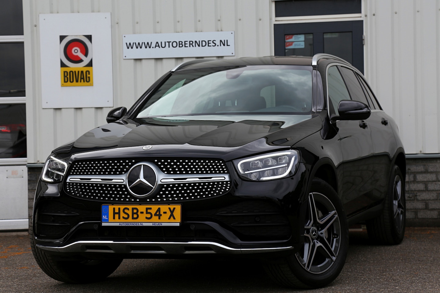 Mercedes-Benz GLC-klasse - 300e 4MATIC AMG Plug in hybride*Perfect Onderh.*BTW*Elek. Trekhaak/Diamond Grille/Stoelver - AutoWereld.nl