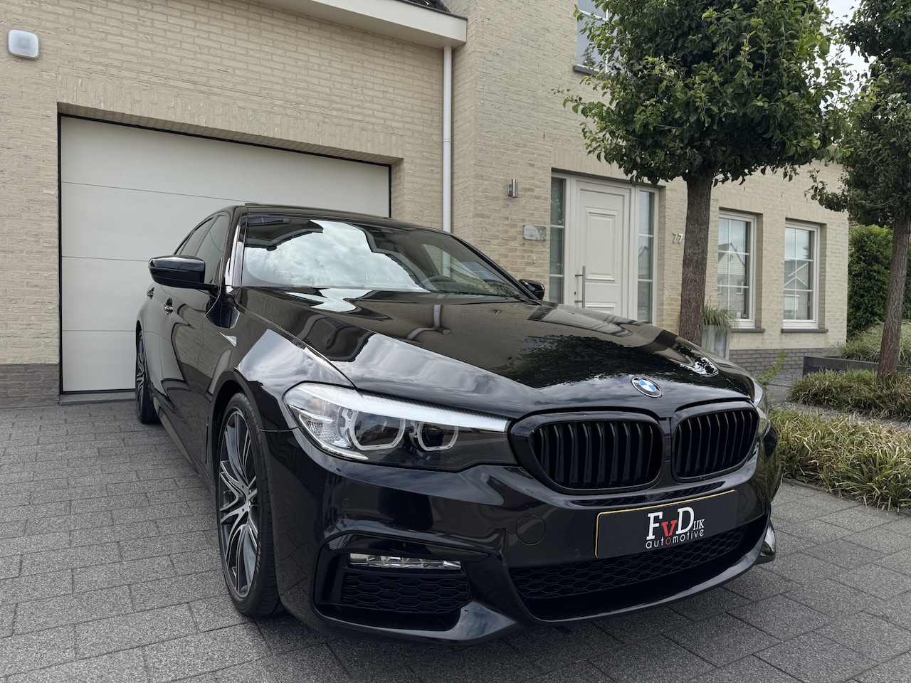 BMW 5-serie - 540i 340pk M-sport Schuifdak ComfortLeder HarmanKardon Navi-Prof Stoelkoeling Camera Shado - AutoWereld.nl