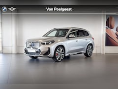 BMW iX1 - eDrive20 67 kWh | M Sport | Glazen Panoramadak | Stoelverwarming | Harman Kardon | Trekhaa