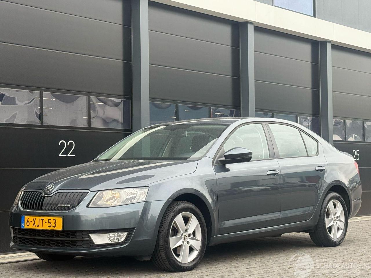 Skoda Octavia - 1.6 TDI Greenline Leer Clima Navi - AutoWereld.nl
