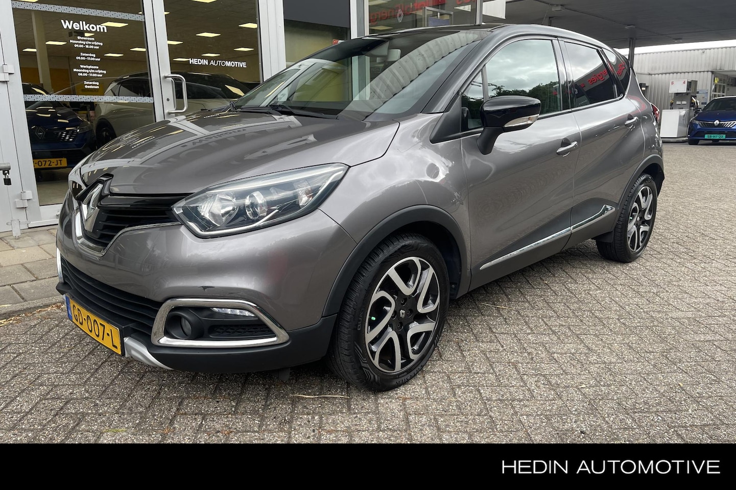 Renault Captur - TCe 90PK Helly Hansen | KEYLESS | SENSOREN | STOELVERWARMING | 17INCH LICHTMETAAL | - AutoWereld.nl