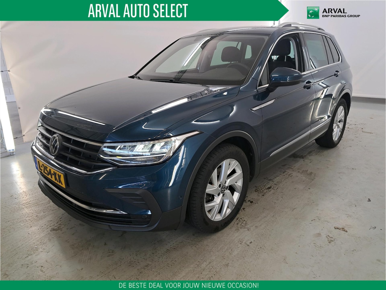 Volkswagen Tiguan - 1.5 TSI 150pk Automaat Life Business | Trekhaak | Winterpakket | Ergo Stoelen | 18" | Navi - AutoWereld.nl
