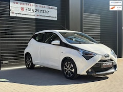 Toyota Aygo - | 53.160 km | Apple CarPlay | Camera | Airco | Cruise Control | Efficiënt, stijlvol en rij