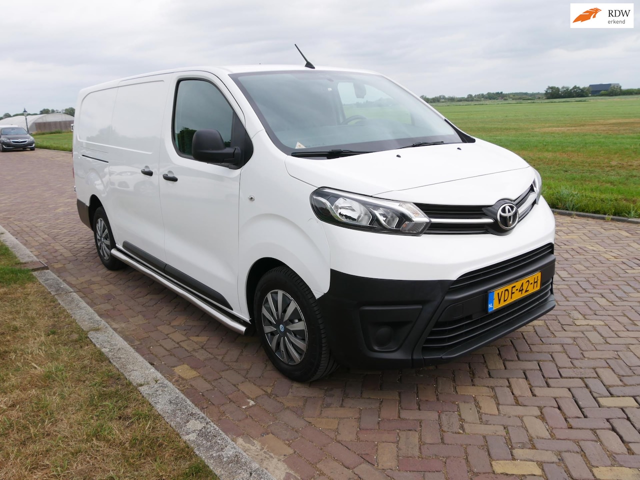 Toyota PROACE Long Worker - 2.0 D-4D Cool Comfort AC 3-SEATS ** 8999 EX BTW ** - AutoWereld.nl