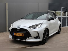 Toyota Yaris - 1.5 Hybrid Style / Bi-tone / Leder / Navigatie